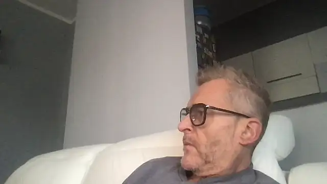 Axl hot online show from 11.23.25