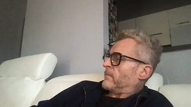 Axl hot online show from 01.10.26