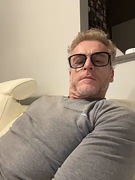 Axl hot online show from 02.18.26