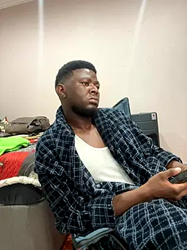 Snapshot of Dynamite_cums_in_size_2 chatting on 11.25.25 Dynamite cums in size 2 online show from 11.25.25