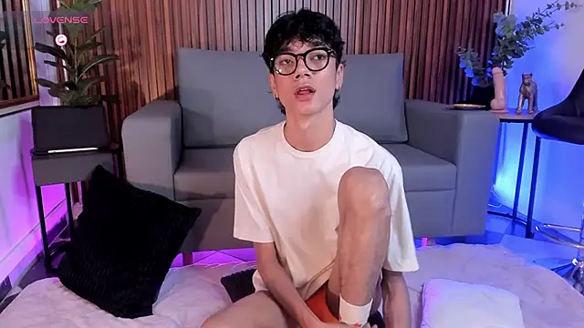 Phillicious   online show from 02.15.26