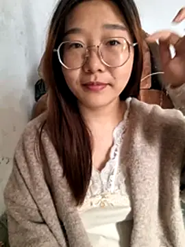 Snapshot of sisi-maiden chatting on 03.08.26 sisi-maiden online show from 03.08.26