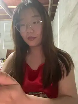 Snapshot of sisi-maiden chatting on 04.04.26 sisi-maiden online show from 04.04.26