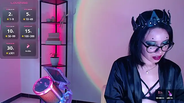 girldom online show from 09.11.25