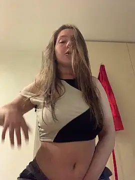 Snapshot of VesnaCrystal chatting on 09.30.25 VesnaCrystal online show from 09.30.25