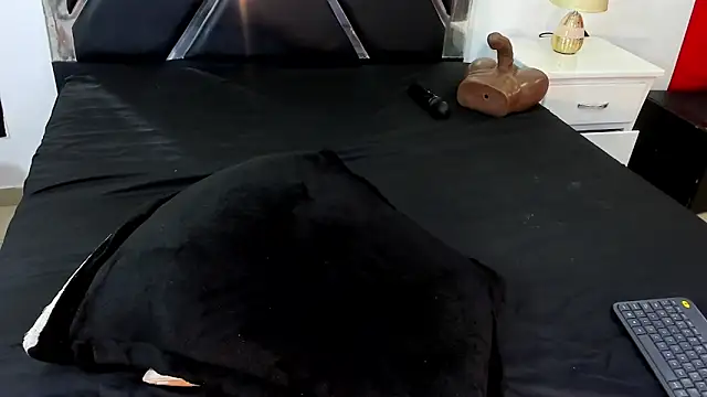 Michelle Lewis  online show from 10.23.25