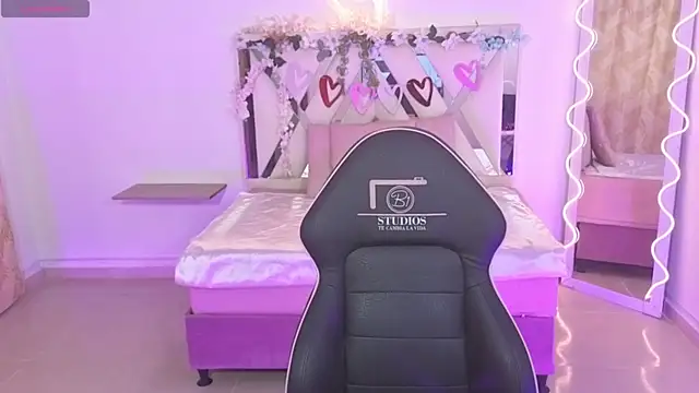 ZURY TAY online show from 09.20.25