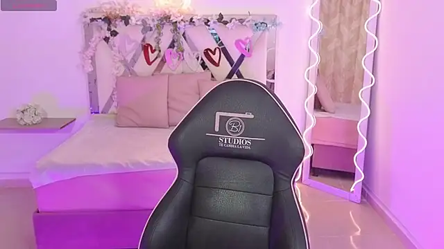 ZURY TAY online show from 09.21.25