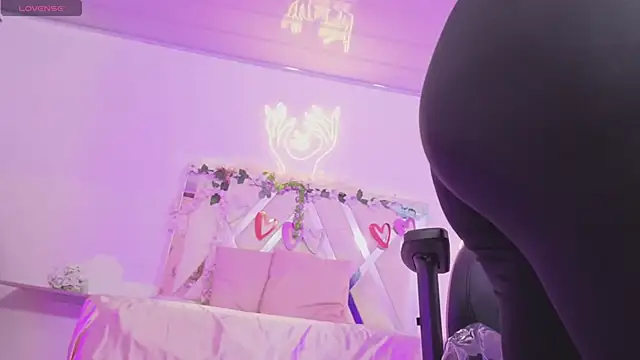 ZURY TAY online show from 11.26.25