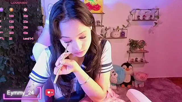Snapshot of Eymmy_24 chatting on 06.06.26 Eymmy 24 online show from 06.06.26