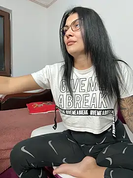 MiaKiittyy online show from 10.04.25