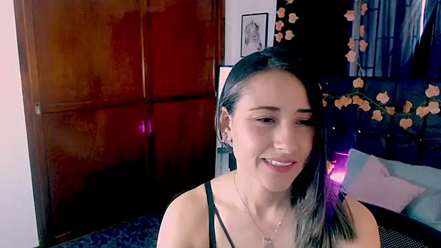 Snapshot of Sofia-mel chatting on 09.16.25 Sofia-mel online show from 09.16.25