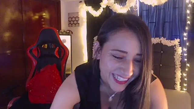 Snapshot of Sofia-mel chatting on 10.22.25 Sofia-mel online show from 10.22.25