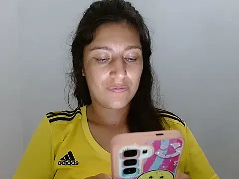 Snapshot of SarahFriendly chatting on 06.18.26 SarahFriendly online show from 06.18.26