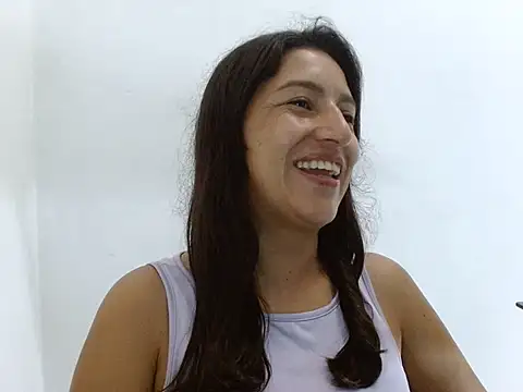 Snapshot of SarahFriendly chatting on 06.19.26 SarahFriendly online show from 06.19.26