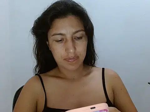 Snapshot of SarahFriendly chatting on 06.20.26 SarahFriendly online show from 06.20.26