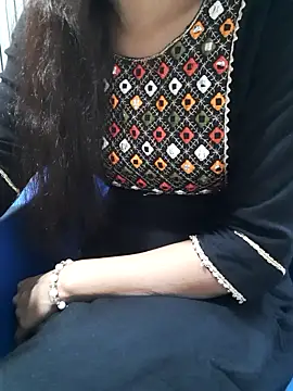 Snapshot of Aarti-kumri chatting on 10.05.25 Aarti-kumri online show from 10.05.25