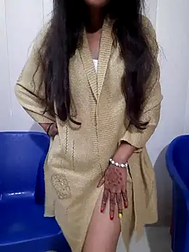 Snapshot of Aarti-kumri chatting on 10.14.25 Aarti-kumri online show from 10.14.25