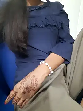 Snapshot of Aarti-kumri chatting on 10.15.25 Aarti-kumri online show from 10.15.25