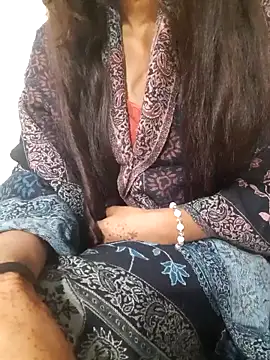 Snapshot of Aarti-kumri chatting on 10.15.25 Aarti-kumri online show from 10.15.25