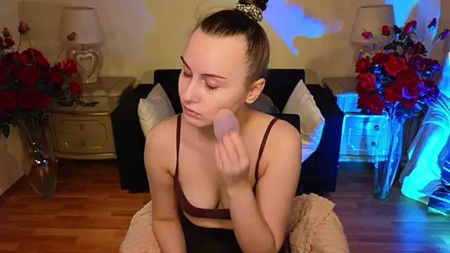 Kelly Cartier online show from 12.04.25