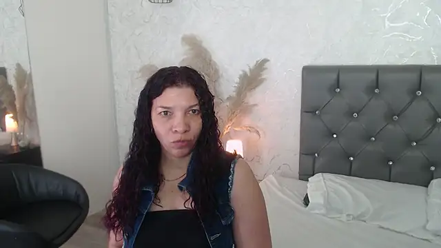 Snapshot of Serena_Houstonn chatting on 06.19.26 Serena Houstonn online show from 06.19.26