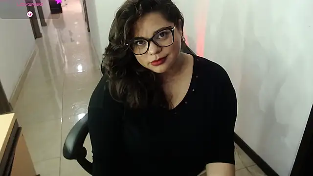 Snapshot of merly_chica chatting on 10.08.25 merly chica online show from 10.08.25