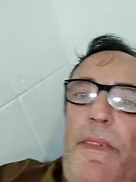 Snapshot of Txacas chatting on 09.19.25 Txacas online show from 09.19.25