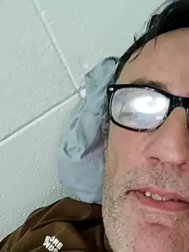 Snapshot of Txacas chatting on 09.20.25 Txacas online show from 09.20.25