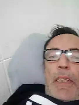 Snapshot of Txacas chatting on 10.17.25 Txacas online show from 10.17.25