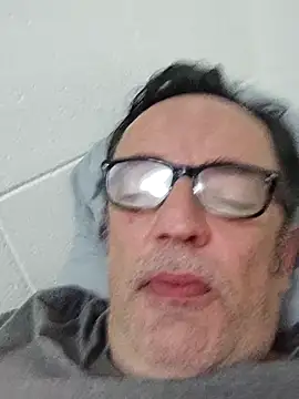 Snapshot of Txacas chatting on 10.26.25 Txacas online show from 10.26.25