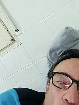 Snapshot of Txacas chatting on 11.23.25 Txacas online show from 11.23.25