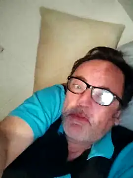 Snapshot of Txacas chatting on 11.28.25 Txacas online show from 11.28.25