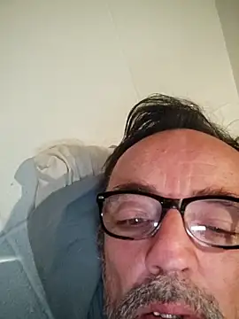 Snapshot of Txacas chatting on 01.16.26 Txacas online show from 01.16.26