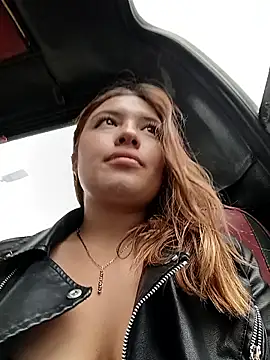 Snapshot of MIA_29- chatting on 09.17.25 MIA 29- online show from 09.17.25
