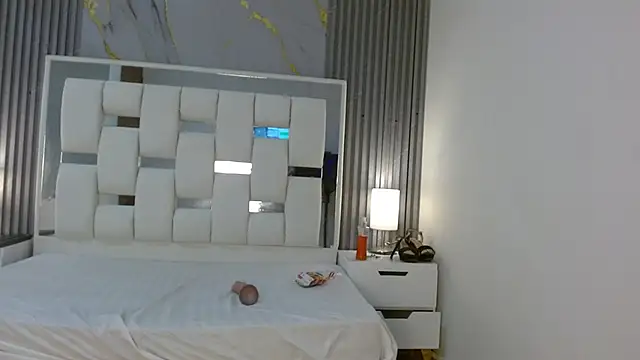 VanessaHard as online show from 09.19.25