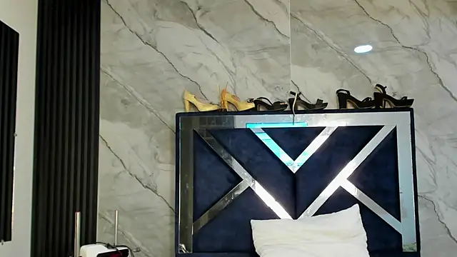 VanessaHard as online show from 01.10.26