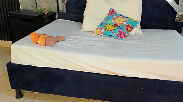 VanessaHard as online show from 01.13.26