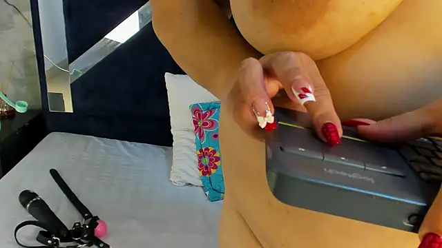 VanessaHard as online show from 02.06.26