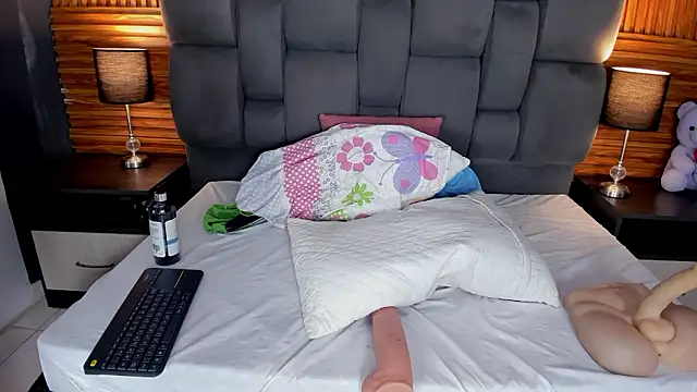 VanessaHard as online show from 03.07.26