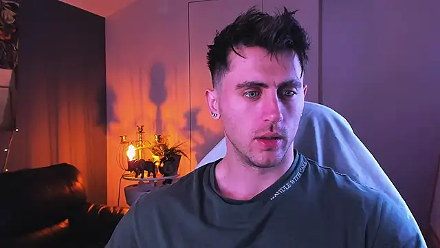 Oscar Miller  online show from 10.04.25