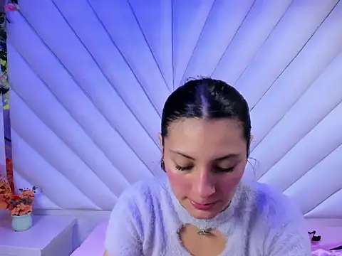  Luna Bennett online show from 11.04.25