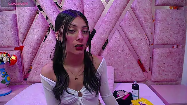  Luna Bennett online show from 04.10.26