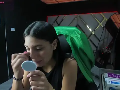  Luna Bennett online show from 07.04.26
