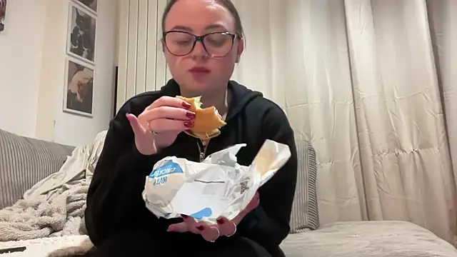 Snapshot of SexySashaxox chatting on 02.12.26 SexySashaxox online show from 02.12.26