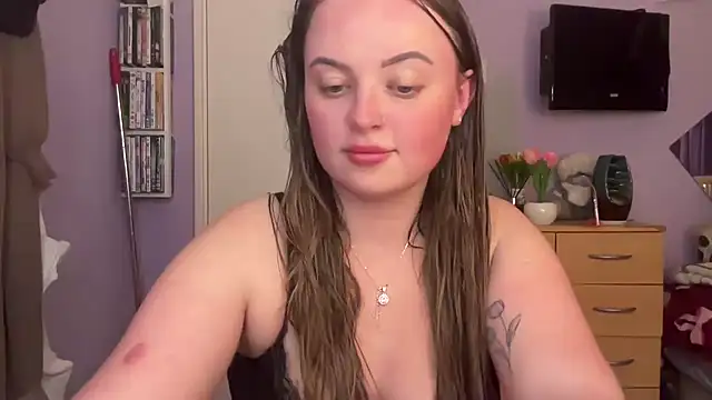 Snapshot of SexySashaxox chatting on 02.17.26 SexySashaxox online show from 02.17.26