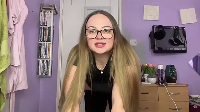 Snapshot of SexySashaxox chatting on 02.28.26 SexySashaxox online show from 02.28.26