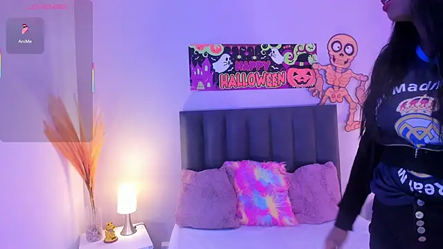 KendraChavez  online show from 10.30.25