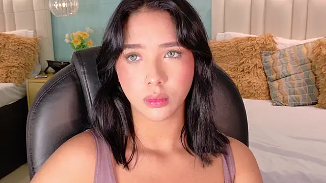 HilaryQueen online show from 01.15.26