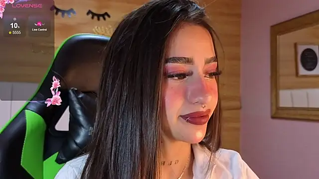 Abril Velvet a  online show from 11.23.25